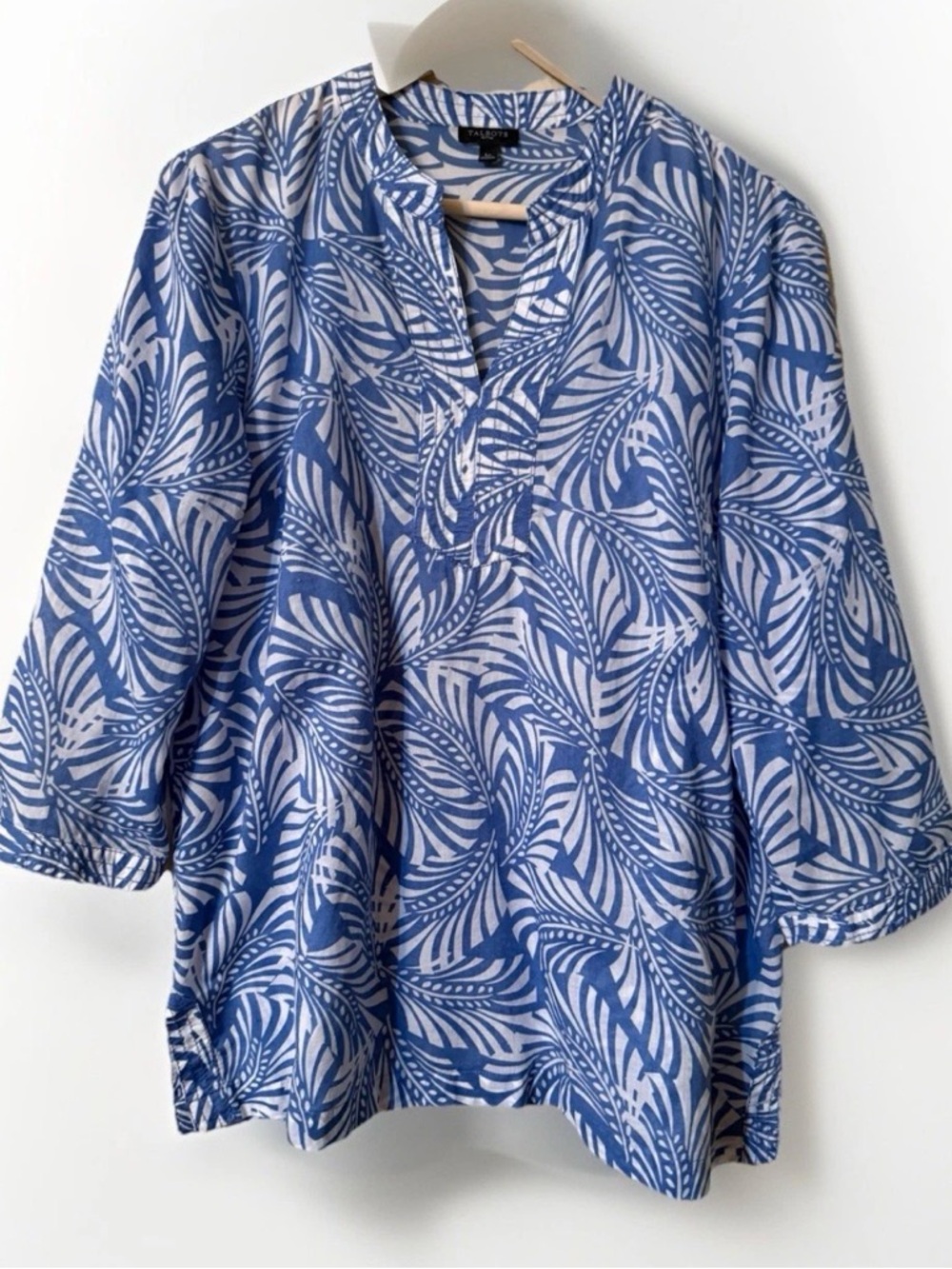 Talbots blue & white split neck cotton pullover blouse with 3/4 sleeves